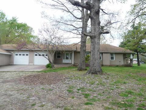615 Hall Ave, Ava, MO 65608 photo 1