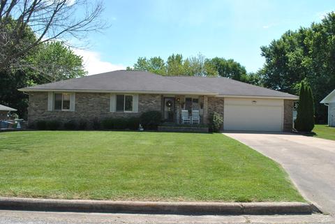 644 N Olive St, Marshfield, MO 65706 photo 1