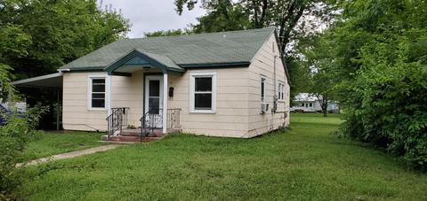 15 E Delta St, Aurora, MO 65605 photo 1