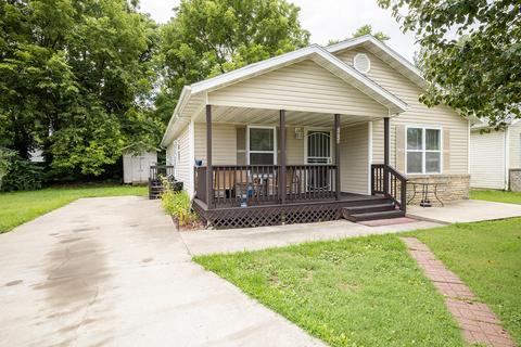 2824 W Scott St, Springfield, MO 65802 photo 1