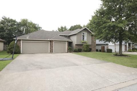 1334 E Highpoint St, Springfield, MO 65804 photo 1