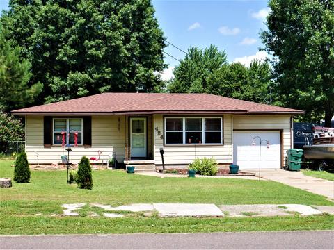 424 W Cale St, Monett, MO 65708 photo 1