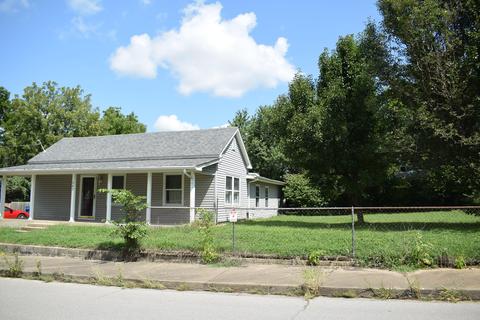 843 E 3rd St, Carthage, MO 64836 photo 1