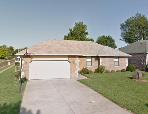 1811 N Pearson Dr, Springfield, MO 65802 photo 1
