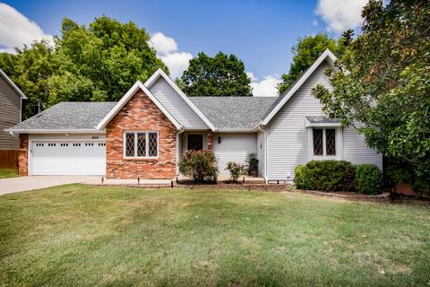 1853 E Woodbine St, Springfield, MO 65803 photo 1