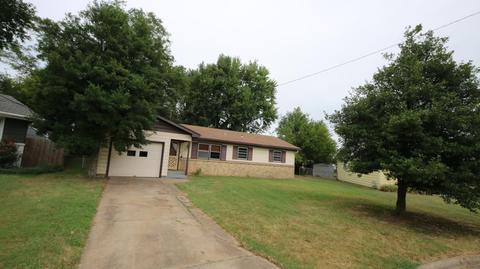1849 E Glenco St, Springfield, MO 65803 photo 1