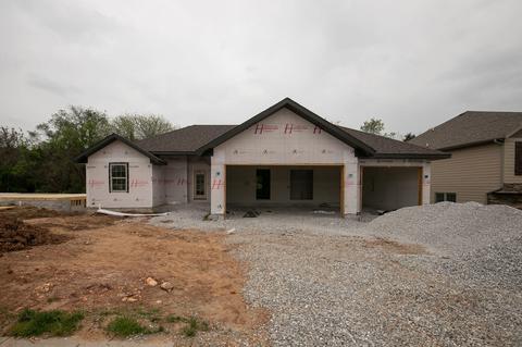 302 E Thistlewood Dr, Springfield, MO 65803 photo 1