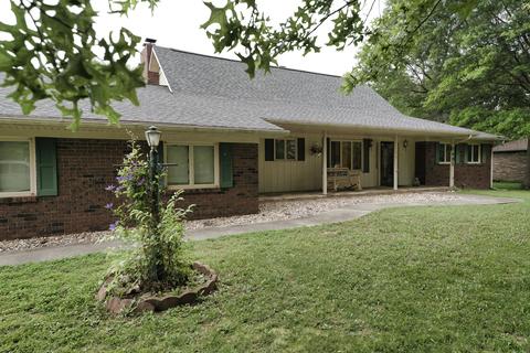 1402 Hemingway Dr, Monett, MO 65708 photo 1