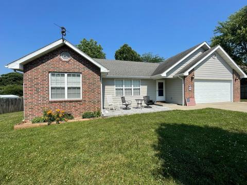 758 N Olive St, Marshfield, MO 65706 photo 1