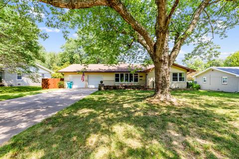 2052 S Meadowview Ave, Springfield, MO 65804 photo 1