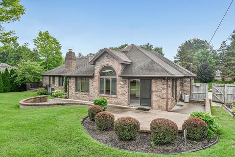 4045 E Linwood St, Springfield, MO 65809 photo 1