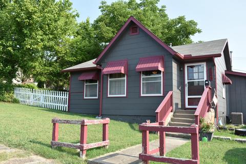 321 W Pacific St, Branson, MO 65616 photo 1