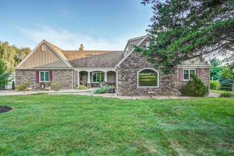 5636 E Meadowmere St, Springfield, MO 65809 photo 1
