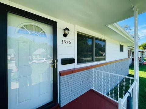 1320 W Thoman St, Springfield, MO 65803 photo 1