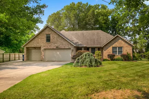 1618 E Jewell St, Springfield, MO 65804 photo 1