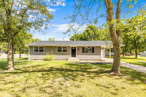 935 Daniels St, Aurora, MO 65605 photo 1