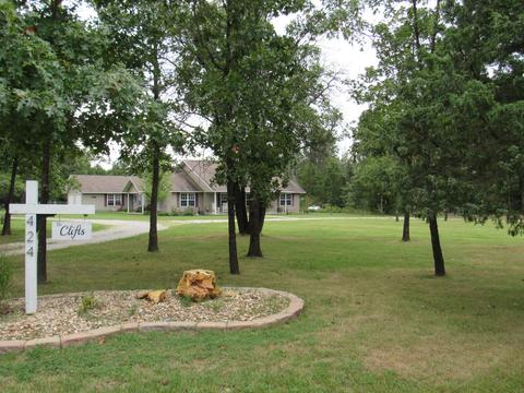 424 Stonebrooke Dr, Marshfield, MO 65706 photo 1