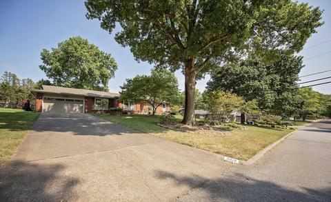 3015 E Alpine Dr, Springfield, MO 65804 photo 1