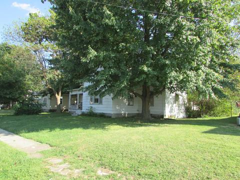 108 E College St, Aurora, MO 65605 photo 1
