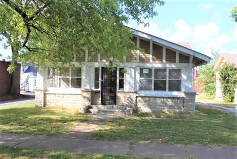 111 E Locust St, Aurora, MO 65605 photo 1