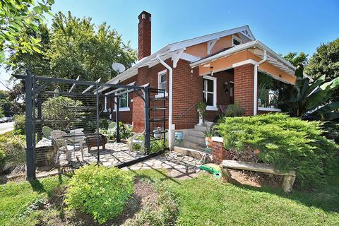 640 W Calhoun St, Springfield, MO 65802 photo 1