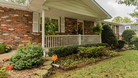 2834 S Edgewater Dr, Springfield, MO 65804 photo 1