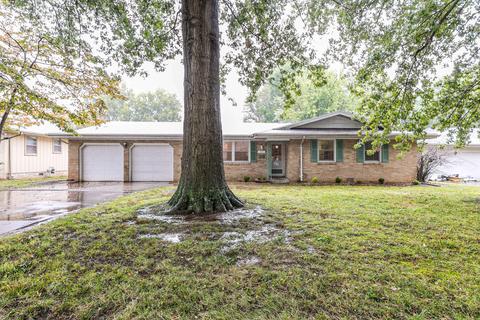 1247 E Gretna St, Springfield, MO 65804 photo 1