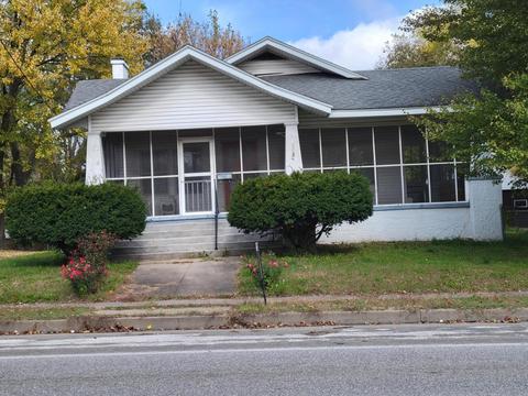 613 E Broadway St, Bolivar, MO 65613 photo 1