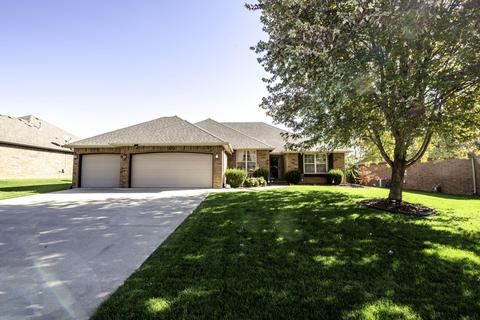 4530 S Meadowlark Dr, Springfield, MO 65810 photo 1