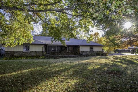 3228 W Grayrock Dr, Springfield, MO 65810 photo 1