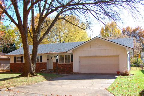 1134 E Greenwood St, Springfield, MO 65807 photo 1