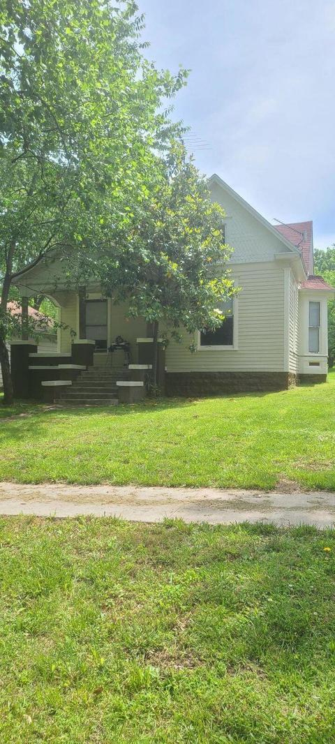 715 4th St, Monett, MO 65708 photo 1