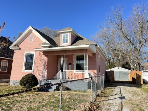 907 W Poplar St, Springfield, MO 65802 photo 1