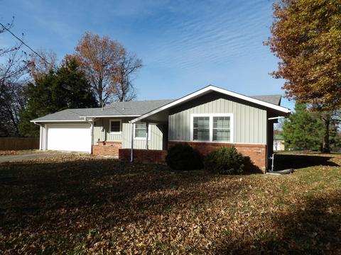 724 W Scott St, Monett, MO 65708 photo 1