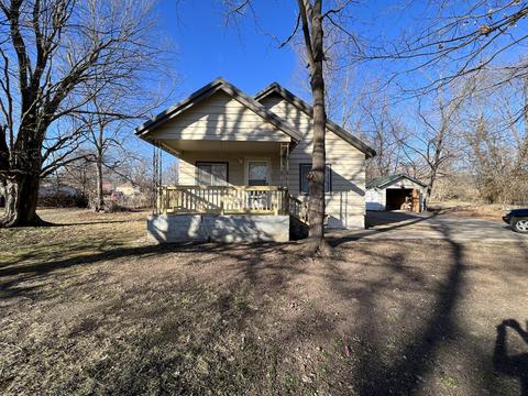 225 E Cofield St, Aurora, MO 65605 photo 1