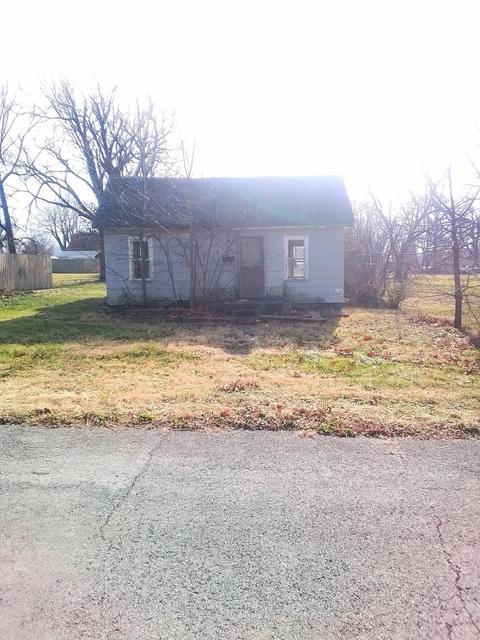 210 W Delta St, Aurora, MO 65605 photo 1