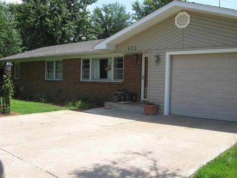 607 W County St, Monett, MO 65708 photo 1