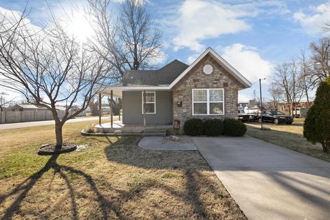 22 E Cofield St, Aurora, MO 65605 photo 1