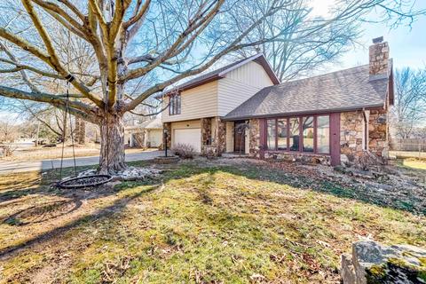 1522 E Vincent St, Springfield, MO 65804 photo 1
