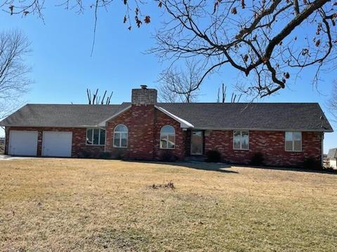 869 N Elm St, Marshfield, MO 65706 photo 1