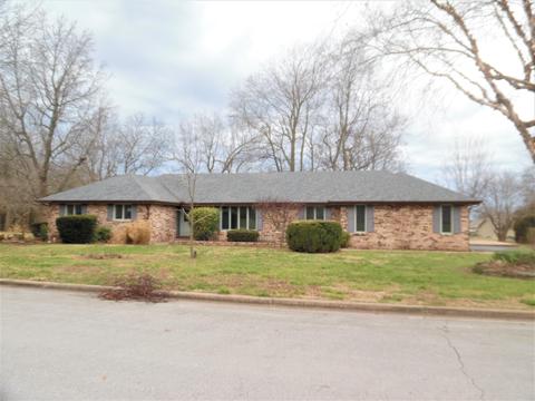 1645 Oak Dr, Aurora, MO 65605 photo 1