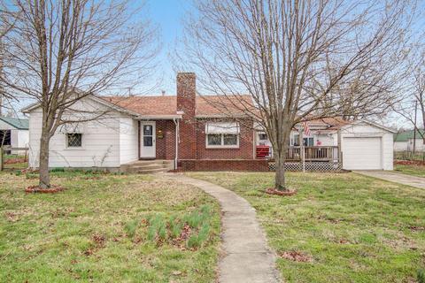 515 E Highland St, Aurora, MO 65605 photo 1
