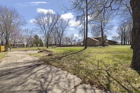 906 Westview Dr, Nixa, MO 65714 photo 1