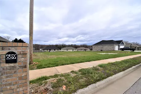 689 E Wright St, Willard, MO 65781 photo 1