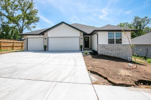 1408 W Parkview Ave, Ozark, MO 65721 photo 1
