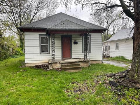 2050 N Pickwick Ave, Springfield, MO 65803 photo 1