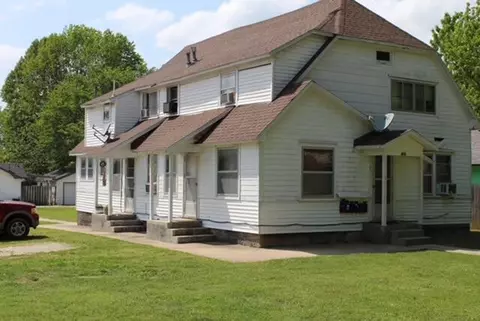 833 S Oak Ave, Aurora, MO 65605 photo 1