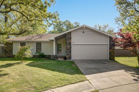 1516 S Belcrest Ave, Springfield, MO 65804 photo 1