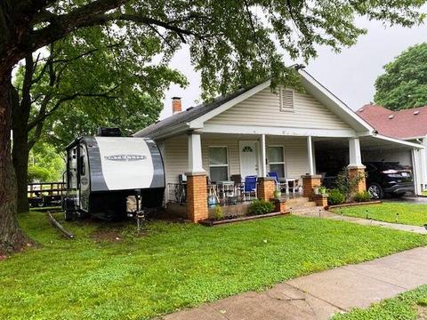 409 E Rock St, Aurora, MO 65605 photo 1