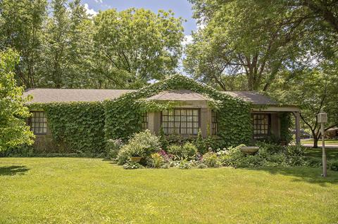 1652 E Meadowmere St, Springfield, MO 65804 photo 1